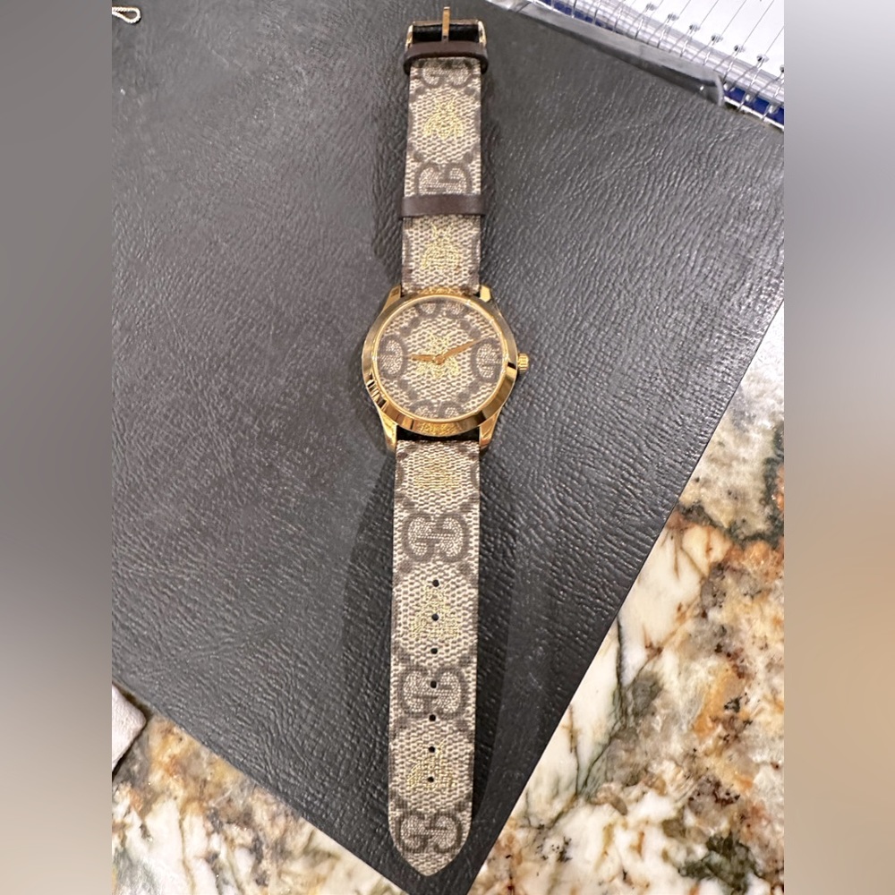 Gucci bee watch